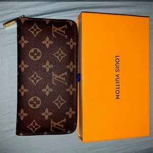 Louis Vuitton monogram zippy wallet